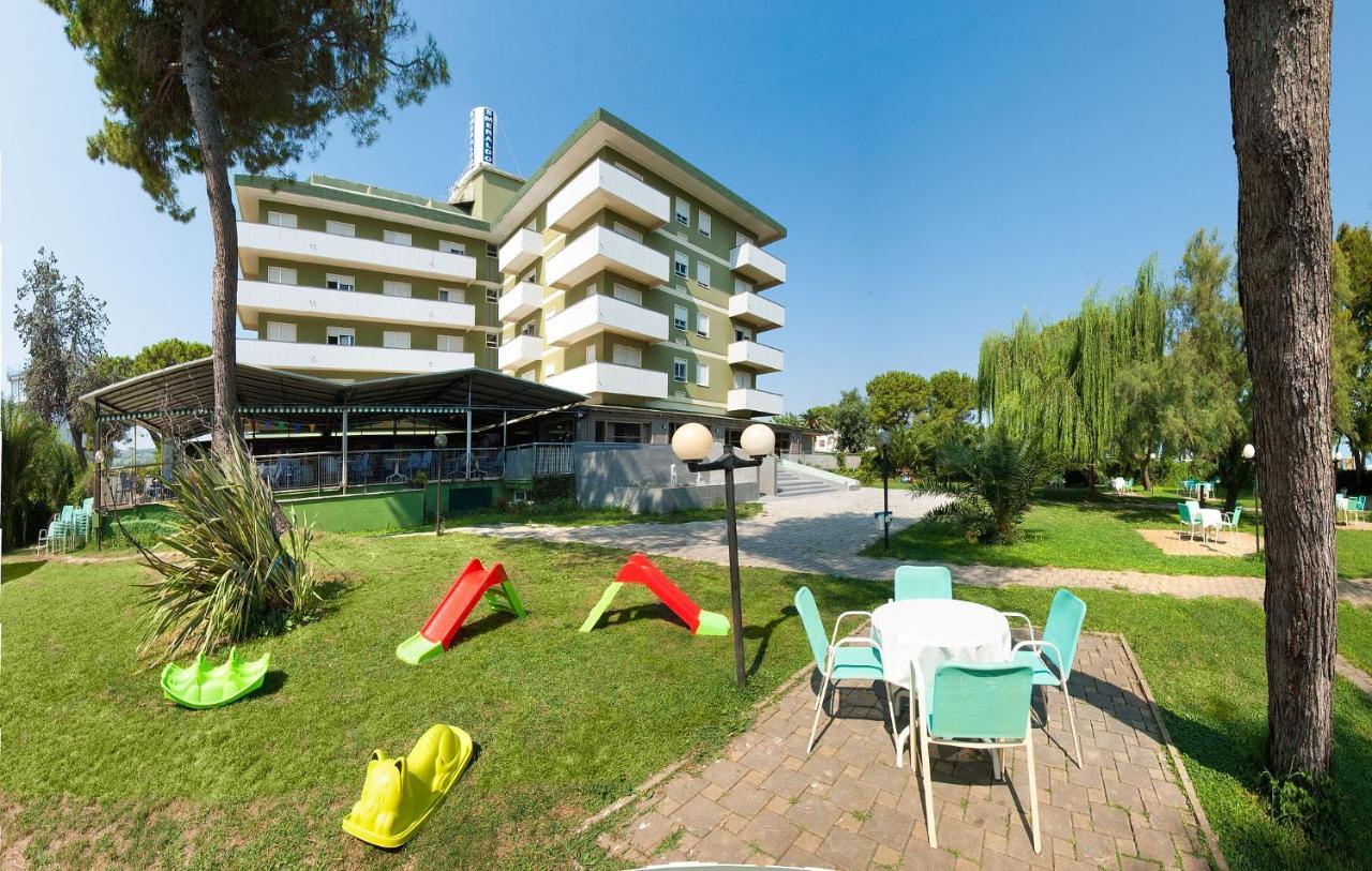 ג'וליאנובה Hotel Smeraldo מראה חיצוני תמונה