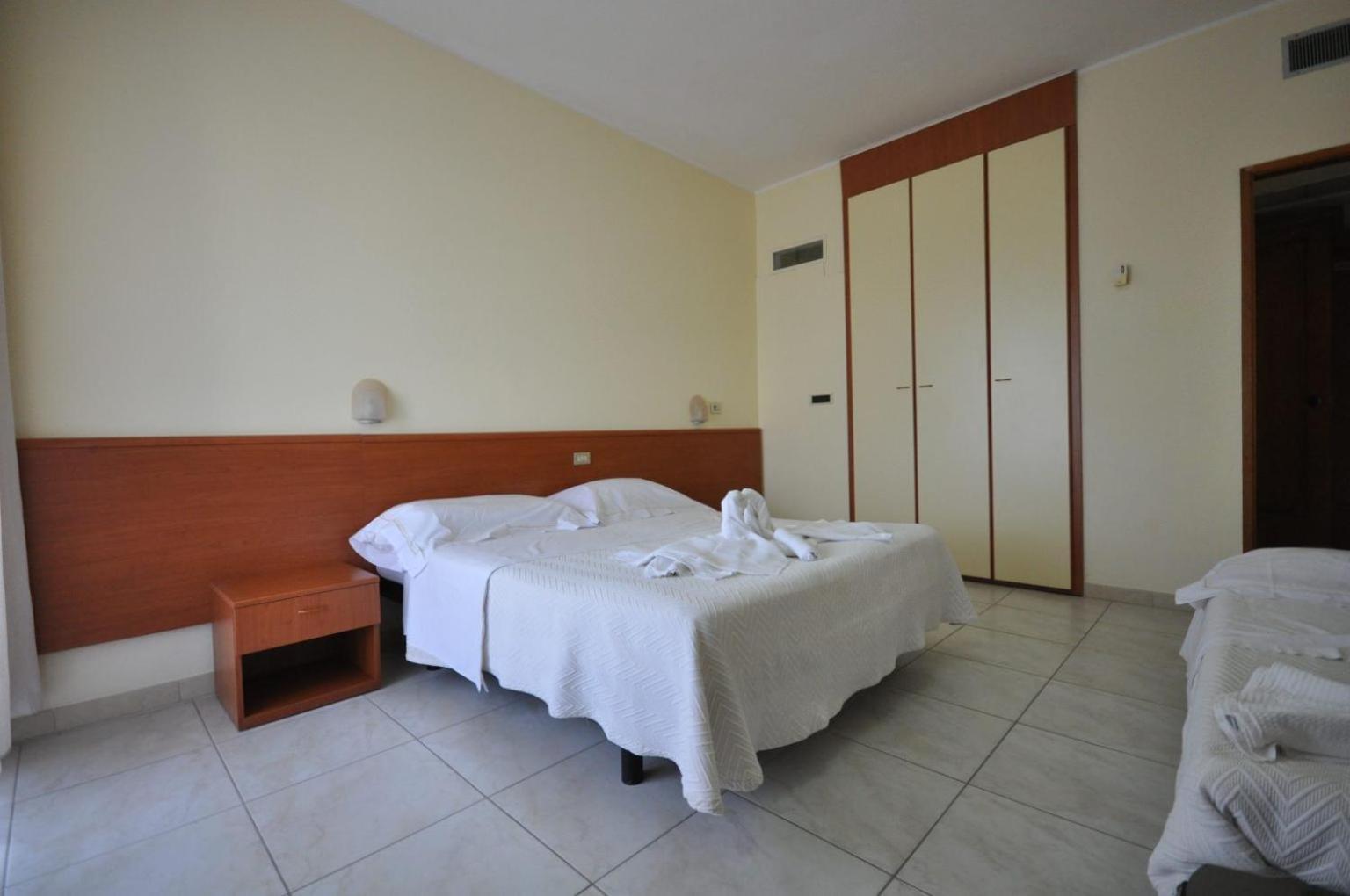 ג'וליאנובה Hotel Smeraldo מראה חיצוני תמונה