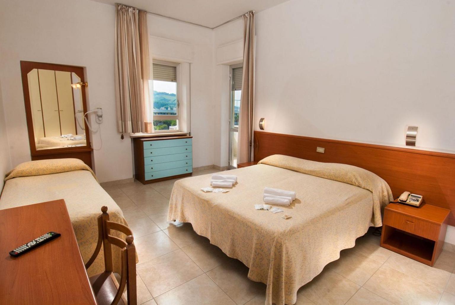 ג'וליאנובה Hotel Smeraldo מראה חיצוני תמונה