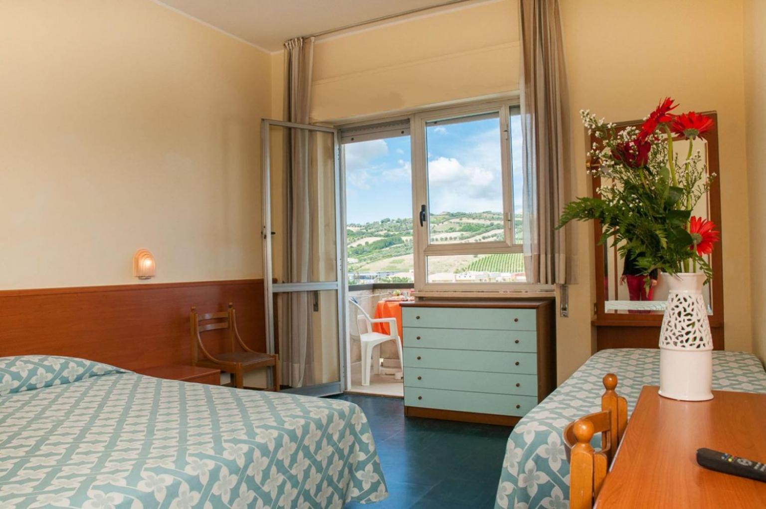ג'וליאנובה Hotel Smeraldo מראה חיצוני תמונה