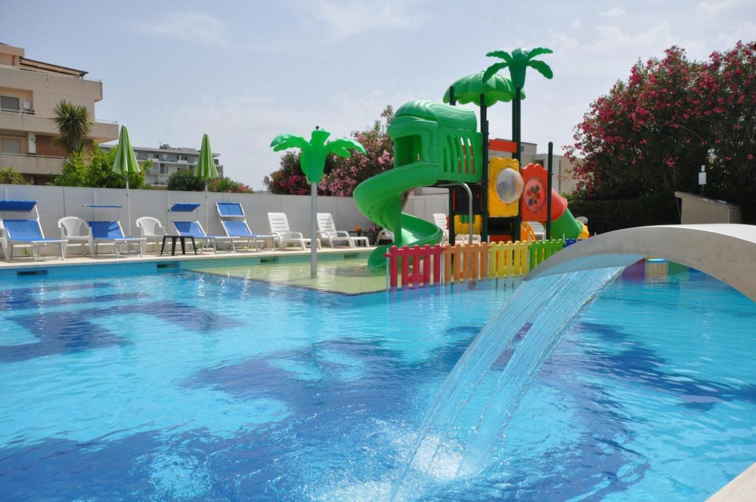 ג'וליאנובה Hotel Smeraldo מראה חיצוני תמונה
