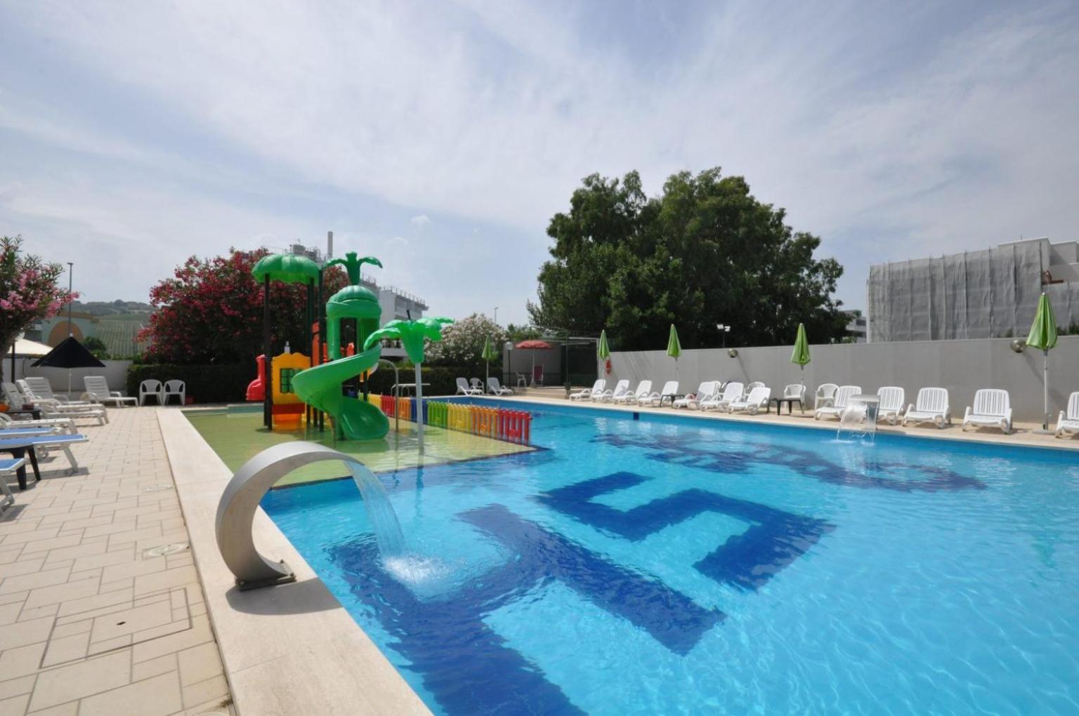 ג'וליאנובה Hotel Smeraldo מראה חיצוני תמונה