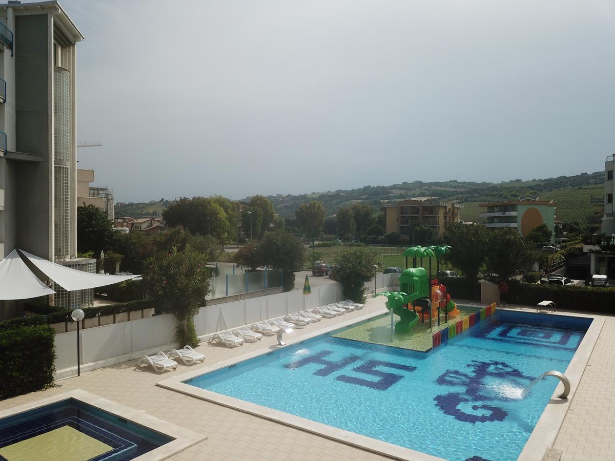 ג'וליאנובה Hotel Smeraldo מראה חיצוני תמונה